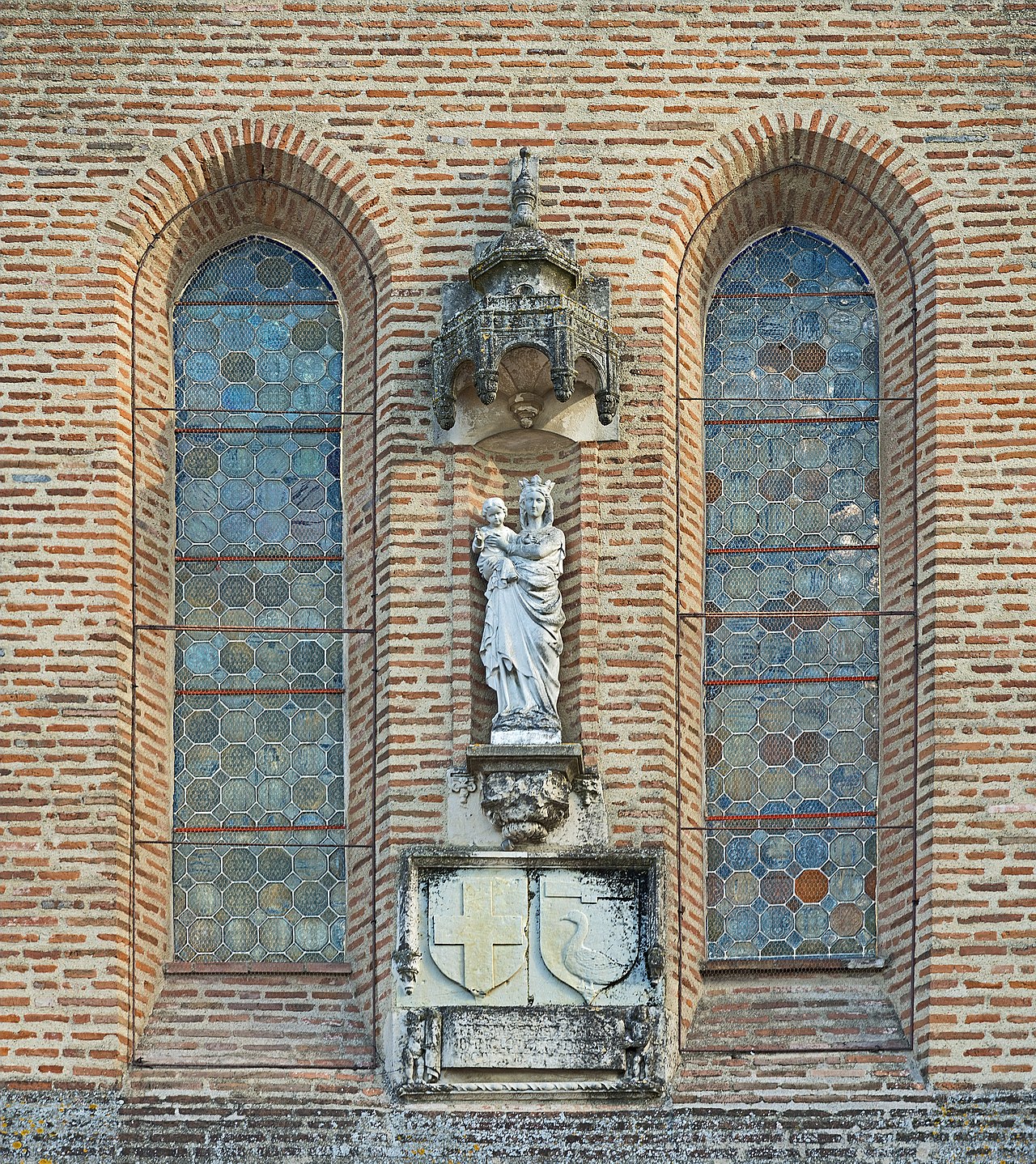 La façade de l'église de Fronton