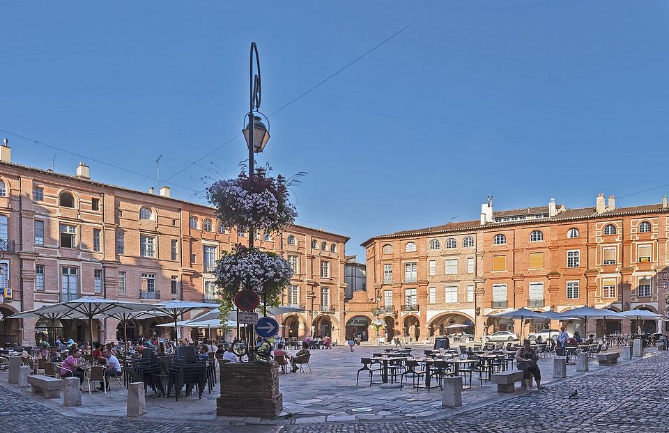 La place Nationale de Montauban